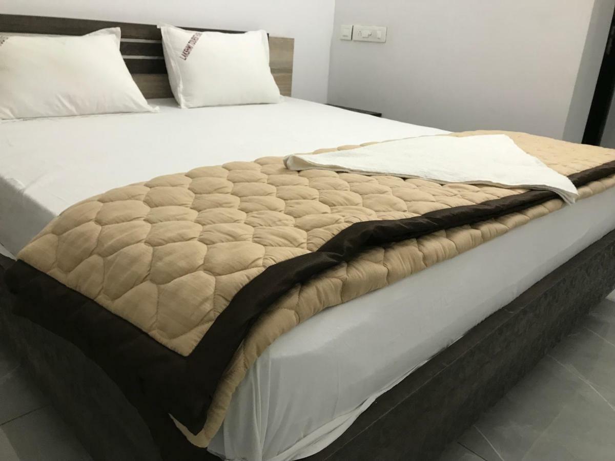 Lakshmi Tourist Home Ґуруваюр Екстер'єр фото